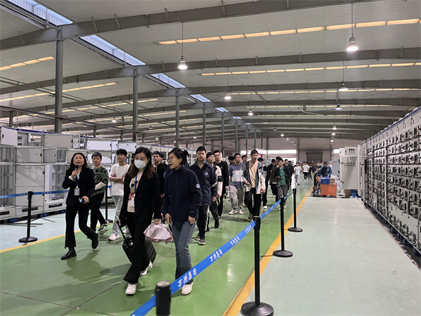 职业手艺学院学生到yw永旺快投网实习实训6.jpg